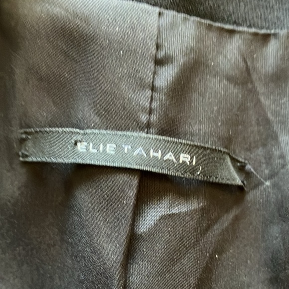 Fabulous Elie Tahari black jacket w/great lines&stitch detail & hook&eye closure - Picture 8 of 16